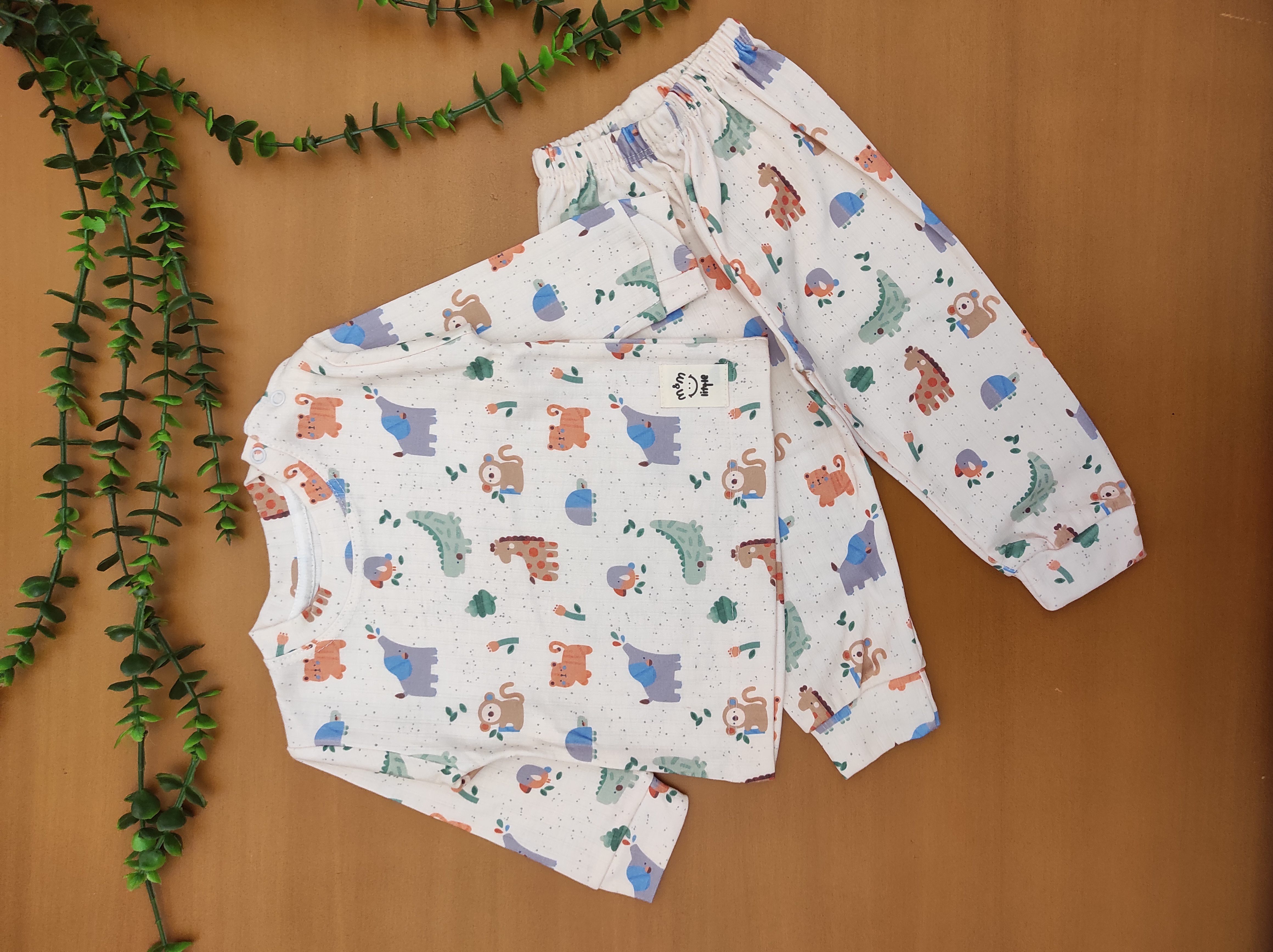 تصویر بلوز و شلوار راحتی طرح حیوانات - ۲ سال 